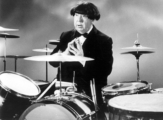 Alfred-Hitchcock-wearing-a-Beatle-wig-1964
